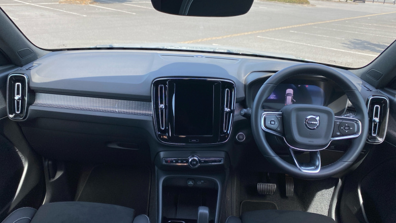 Volvo XC40 2.0 B3P Plus Dark 5dr Auto Petrol Estate
